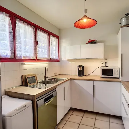 Maison Jullouville, 5 Pieces, 10 Personnes - Fr-1-361-21